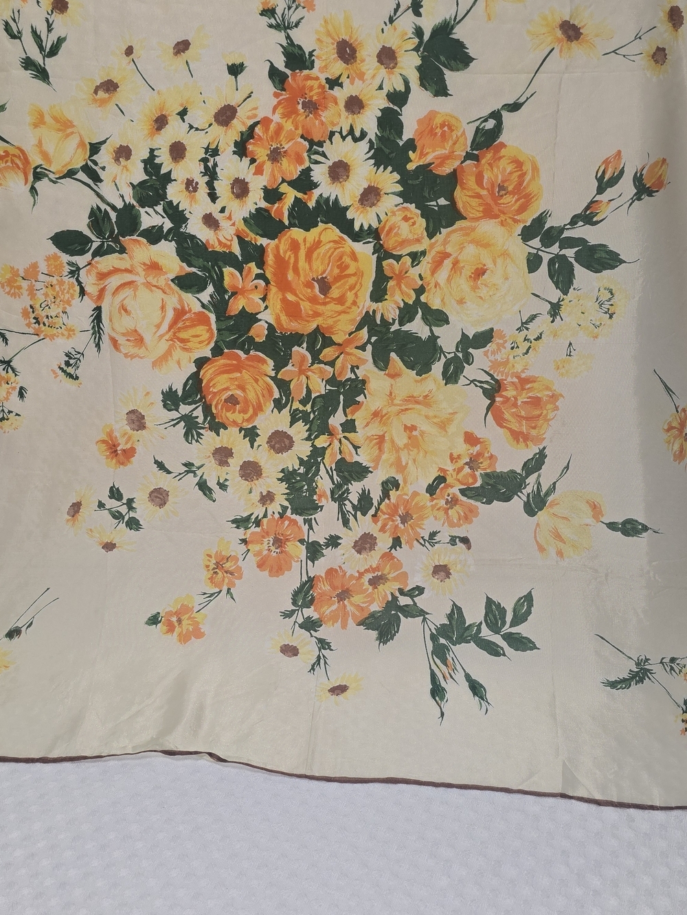 VINAGE SCARF 1960'S CREAM FABRIC ORANGE ROSE YELLOW DAISIES SQUARE GORGEOUS